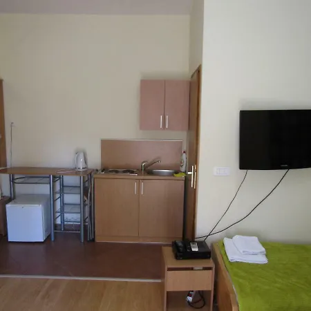 Central 3* Подгорица